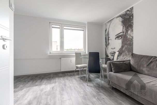 Przytulna i wyposażona kawalerka na osiedlu Stałym w Jaworznie do wynajęcia - Photo 1