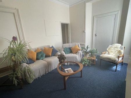 4 bedroom flat to rent - Photo 3