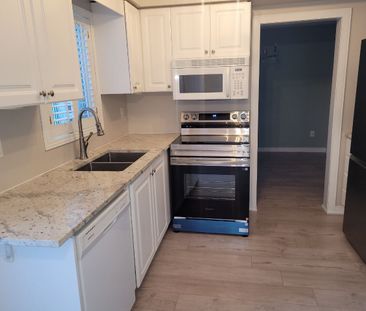 For Lease - 20 Brown Street, Barrie, Ontario - Photo 5