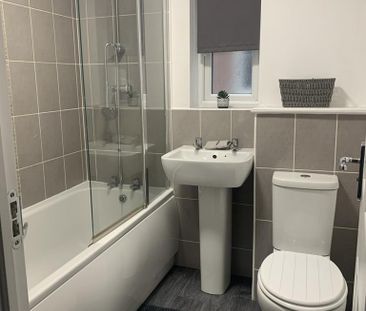 3 bedroom semi-detached house to rent - Photo 3