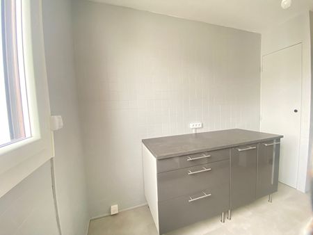 A louer, T3 rénové avec terrasse, vue mer, Résidence Michelet-de-Lattre (Marseille 9), - Photo 4