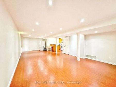 Detached Home For Lease | N9234064 - Photo 4