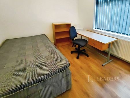 6 bedroom house to rent Standish Road, Manchester, M14 - Photo 5