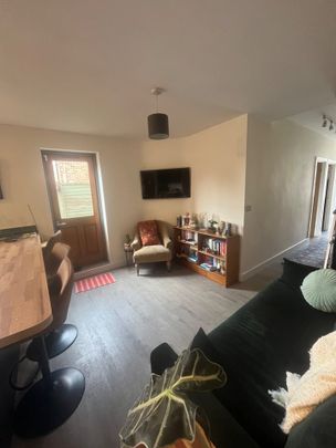 Room in a Shared Flat, Himley Road, SW17 - Photo 1