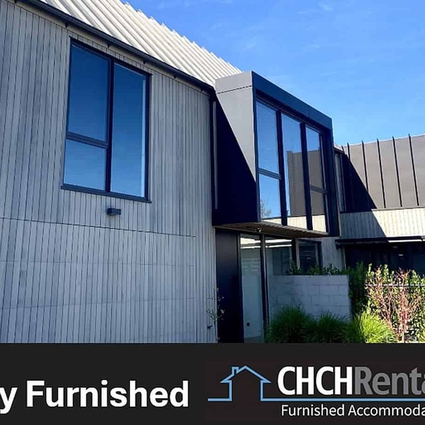 Executive Fully Furnished Architecturally Designed Home in Prime Location! - Photo 1