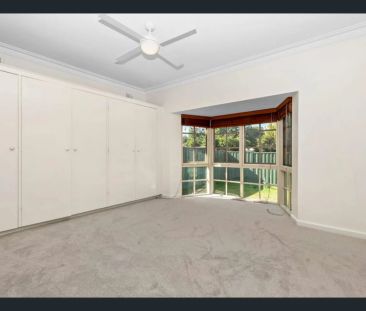 Cute Two-Bedroom Home on a Compact, Low-Maintenance Allotment - Photo 6