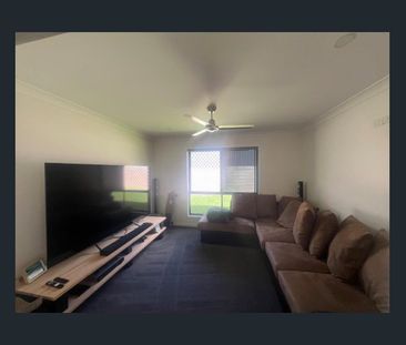 Looking for space, comfort, and a great location? - Photo 2