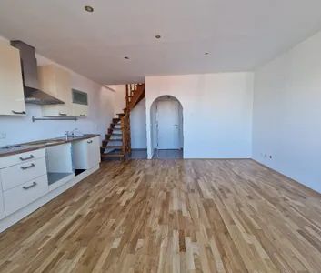 Dachgeschosswohnung auf 3 Ebenen mit Balkon, Terrasse & Dachterrasse! - Photo 2