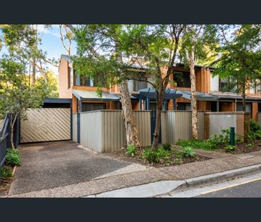 Spacious Three-Bedroom Townhouse in Leafy Linley Cove - Photo 5