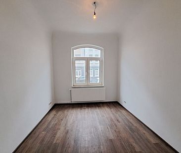 Frisch renovierte 3-Zimmerwohnung mit Terrasse in Bremerhaven-Lehe! - Photo 3