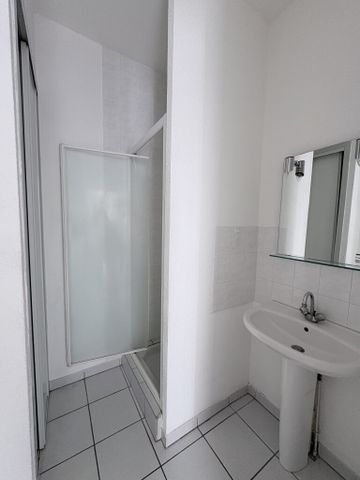 Location Appartement 2 pièces 46m² MONTROND LES BAINS 42210 - Photo 5