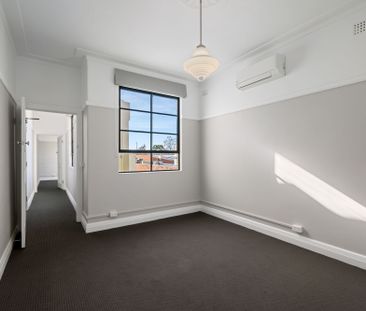 Fabulously Renovated Cbd Apartments - Photo 2