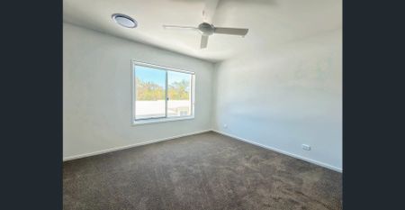 Spacious 3+1 Brand New Townhome with walking distance to Coles! - Photo 5