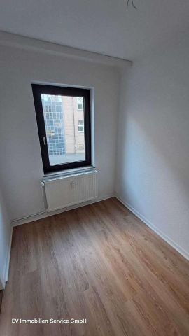 ZENTRAL & MITTENDRIN | 2,5 Zimmer | Balkon | Duschbad | ab sofort! - Photo 3