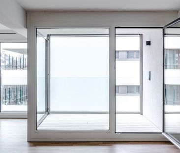 Extraordinarily cozy living! - Photo 3