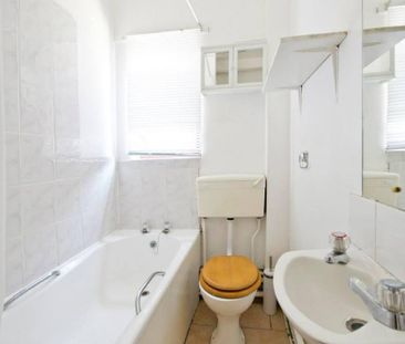 3 bedroom flat to rent - Photo 3
