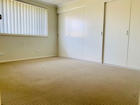 Family Home in Eastridge Estate - Photo 3