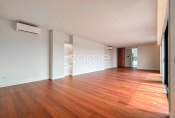 Apartamento T4 em Porto