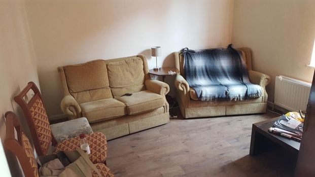 4 bedroom end of terrace house to rent - Photo 1