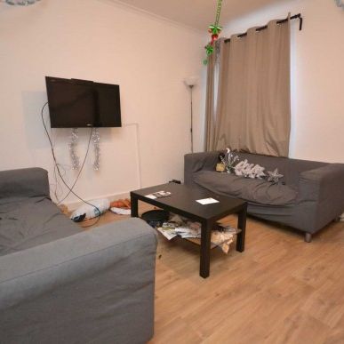 6 Bed - Grange Avenue, Reading - Photo 1