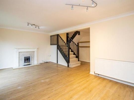 4 bedroom detached house to rent - Photo 1