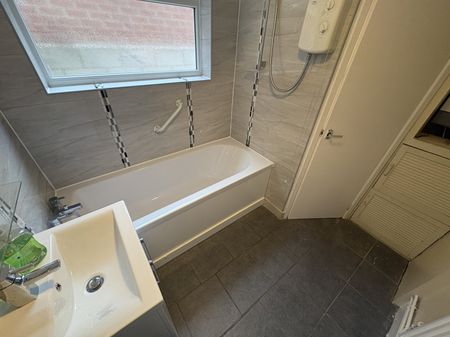 2 bedroom terraced house to rent - Photo 4