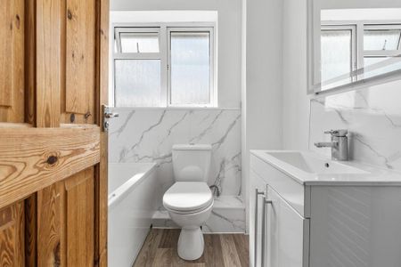 2 bedroom terraced house to rent - Photo 2