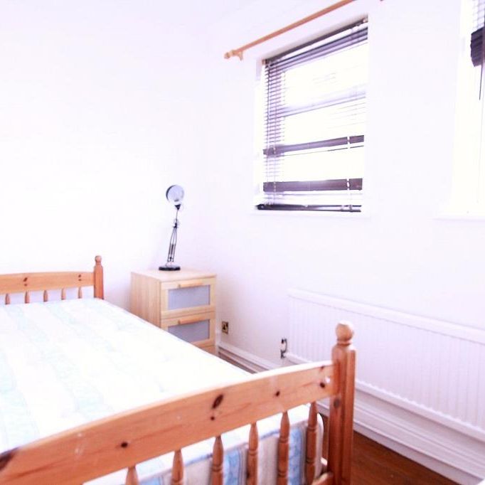 4 bedroom terraced house to rent - Photo 1