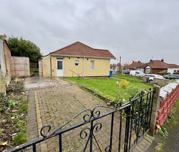 *** 3 BEDROOMS *** GOOD SIZED CORNER PLOT *** CONSERVATORY *** GAS ... - Photo 5