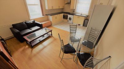 1 bedroom Flat in Cardigan Road, Leeds - Photo 5