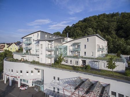 Seniorenwohnanlage - 2-Zimmerwohnung mit Loggia in Innenstadtlage - Photo 2