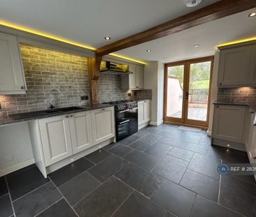 3 bedroom semi-detached house to rent - Photo 6