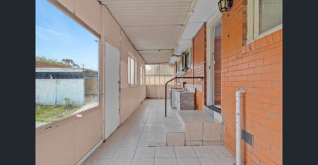 Three Bedroom Family Home - Photo 4