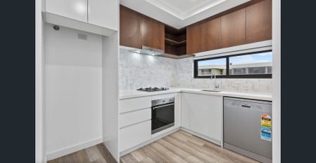 MODERN & SPACIOUS LIVING AT ITS BEST - Photo 3