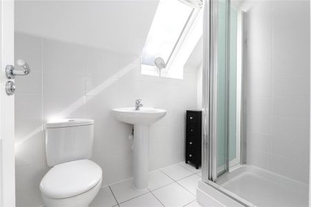 4 bedroom detached house to rent - Photo 3