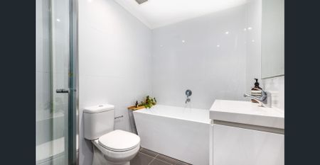 Stylish One-Bedroom Apartment in Leafy, Quiet Street - Photo 2