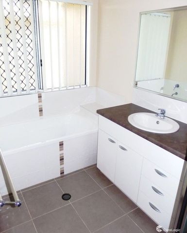 Spacious Family Home in a Quiet Location - Photo 5