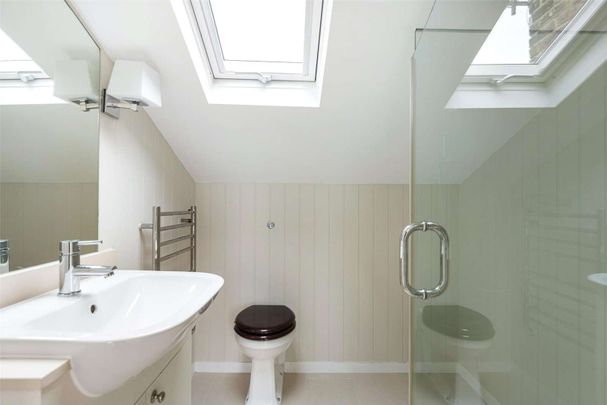 Exceptional entertaining space, beautifully presented spacious Victorian home situated just off Brook Green - Photo 1