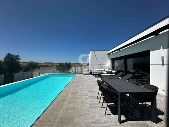 Chalet Independiente en alquiler en Fuente del Fresno – Madrid - Photo 1
