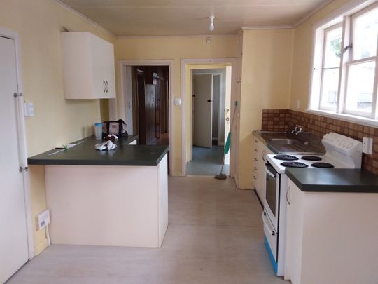 Three bedroom home in handy location - Photo 1