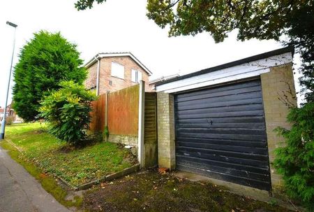 Ferndown Drive, Clayton, Newcastle-under-lyme, ST5 - Photo 2