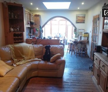 Double Bedroom for rent in 4-Bedroom House in Clontarf - Photo 3