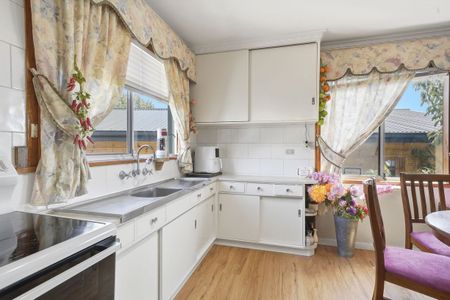 Large Tidy Home in a great location - Photo 5
