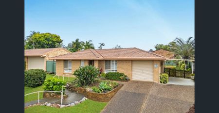 COMFORTABLE HOME WITH SPACE, CONVENIENCE AND VERSATILE LIVING IN PRIME LOCATION - Photo 3