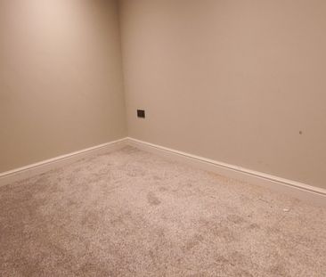 1 Bedroom FIrst Floor Flat - Photo 2