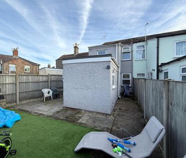 3 bedroom end of terrace house to rent - Photo 3