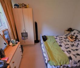 3 bedroom House in Queenswood Gardens, Leeds - Photo 5
