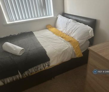 5 bedroom semi-detached house to rent - Photo 4