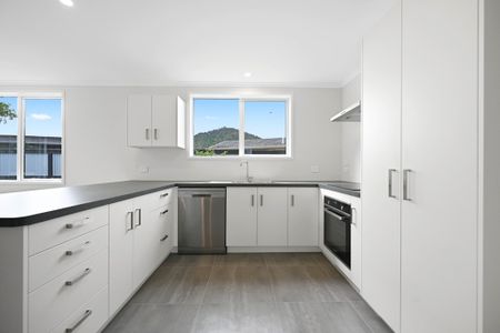 Welcome to your next home – a warm and inviting three-bedroom property that’s super easy to live in. - Photo 5