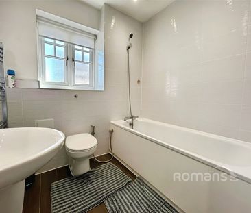 Fleet Road, Farnborough, Hampshire, GU14 - Photo 1